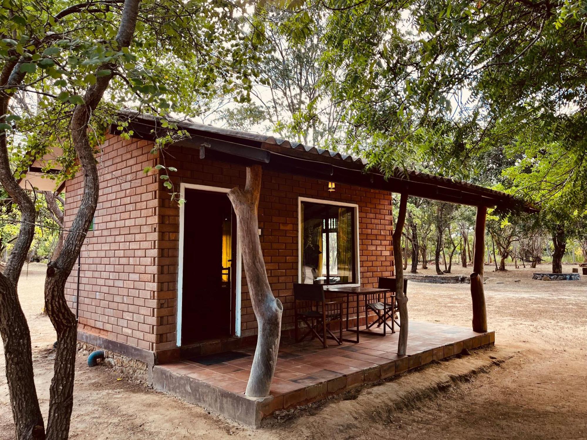 Funky Leopard Safari Lodge Bordering Yala National Park Kataragama Eksteriør billede