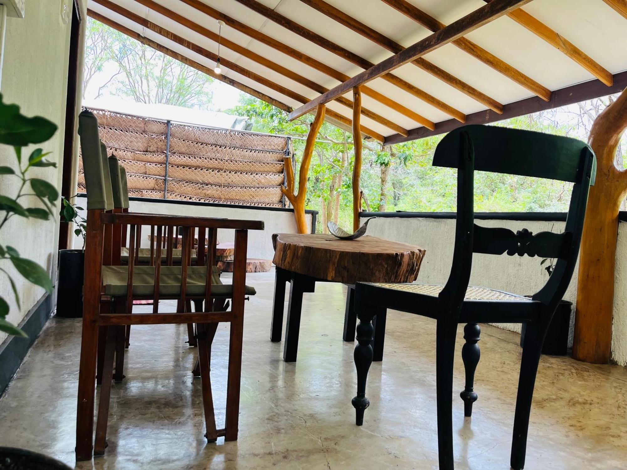 Funky Leopard Safari Lodge Bordering Yala National Park Kataragama Eksteriør billede