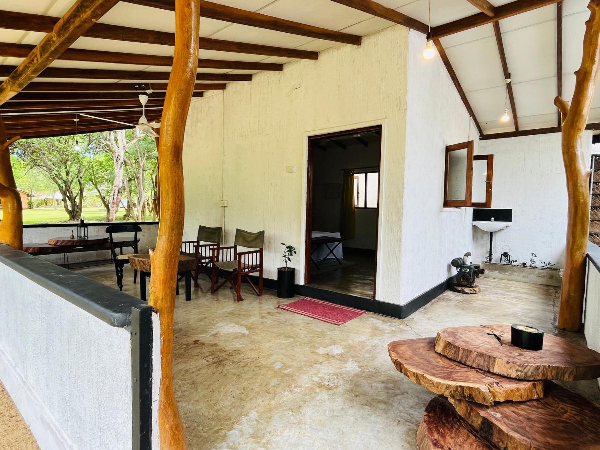 Funky Leopard Safari Lodge Bordering Yala National Park Kataragama Eksteriør billede