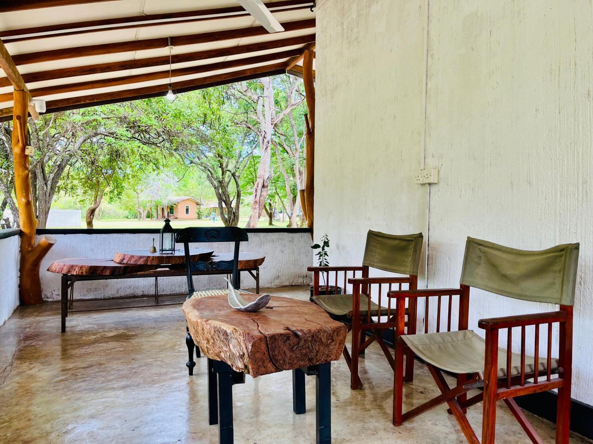 Funky Leopard Safari Lodge Bordering Yala National Park Kataragama Eksteriør billede